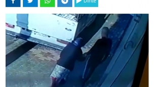 Akrabası Olduğunu Söylerek Yaşlı Kadını Gasp Etti