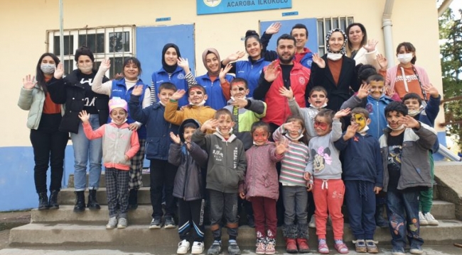 Gönüllü Gençler Eğitim Alan Öğrencilere Süprizler Yaptı