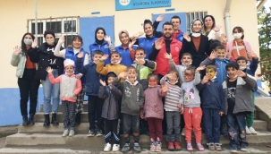 Gönüllü Gençler Eğitim Alan Öğrencilere Süprizler Yaptı