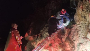 Kadirli'de Mahsur Kalan 8 Keçi Kurtarıldı