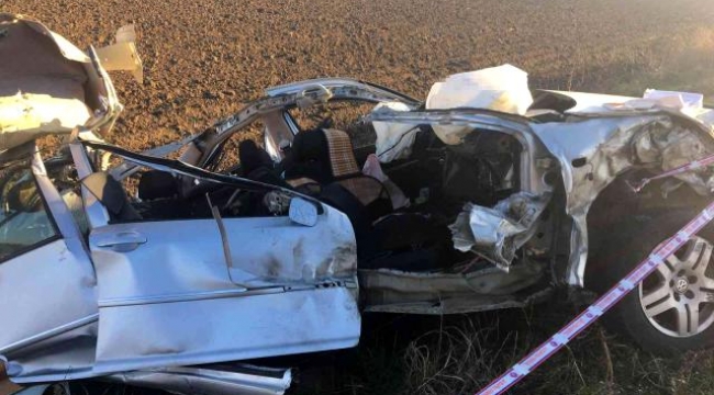 Osmaniye'de iki otomobil kafa kafaya çarpıştı.