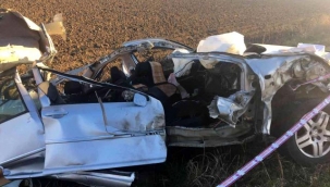 Osmaniye'de iki otomobil kafa kafaya çarpıştı.