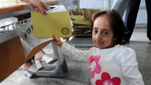 Türkiye'nin En Kısa Boylu Kadını Elif Kocaman Hayatını Kaybetti