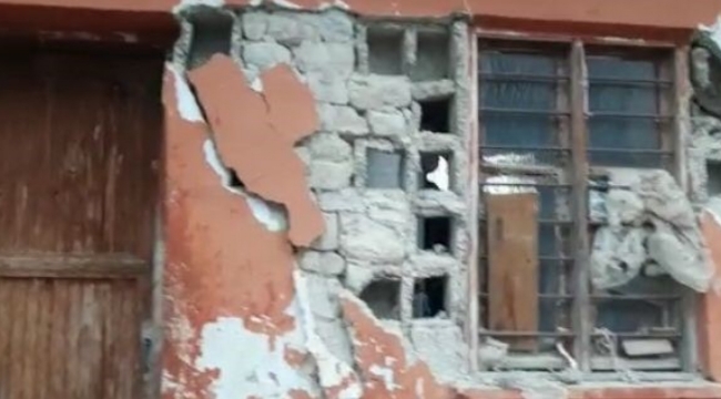 Kadirli'de Deprem Sonucu Müstakil Ev Kullanılmaz Hale Geldi