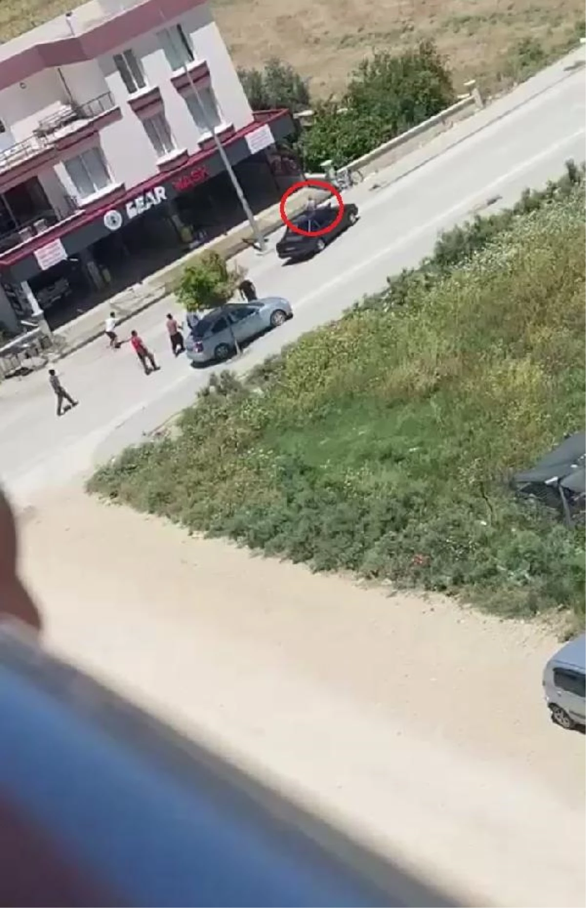 Kadirli'de Tartıştığı Gurubun Üzerine Otomobilini Sürdü