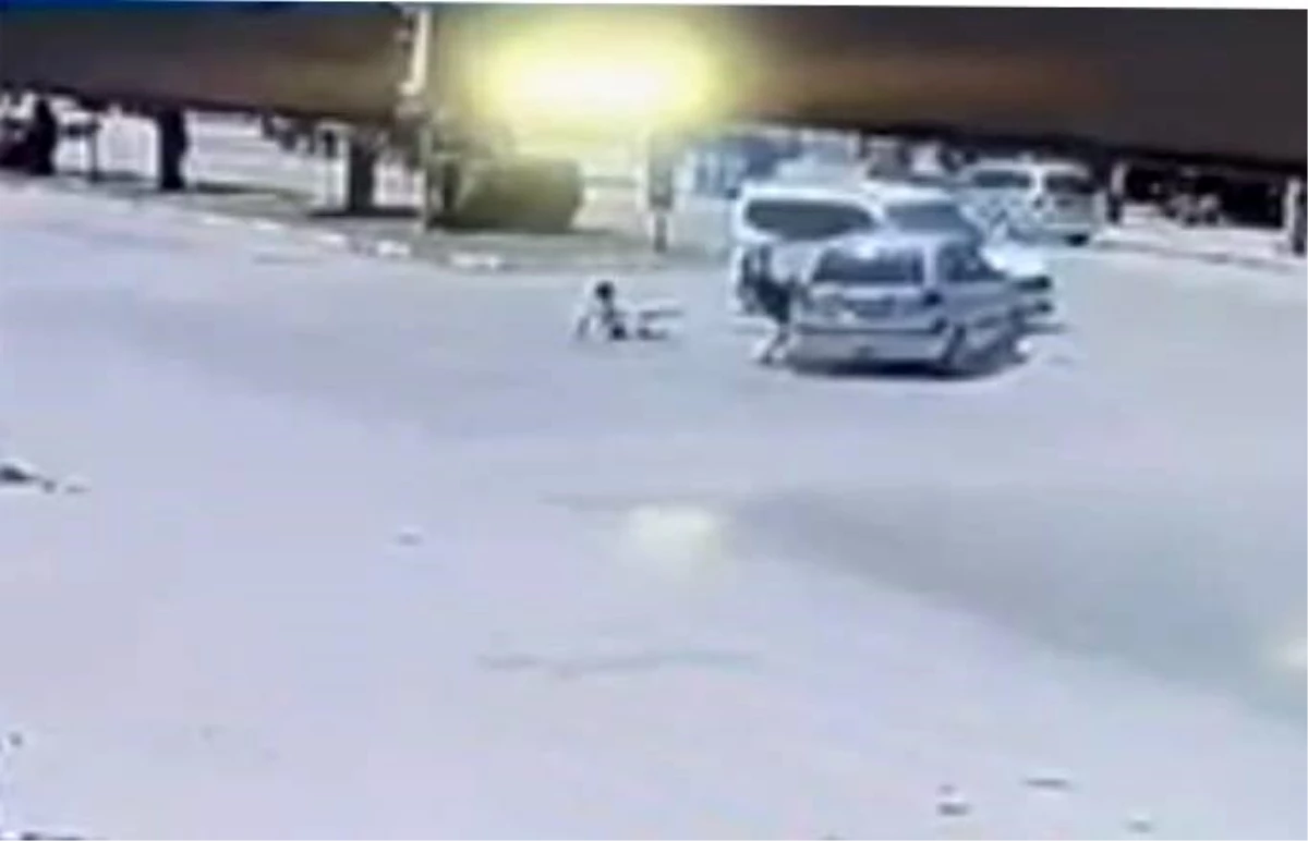 Kadirli'de Trafik Kazasında 3 Çocuk Yola Fırladı 