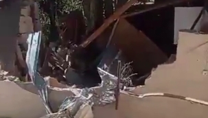 Kozandaki Depremde 1 Evin Üzerine Kaya Düştü !