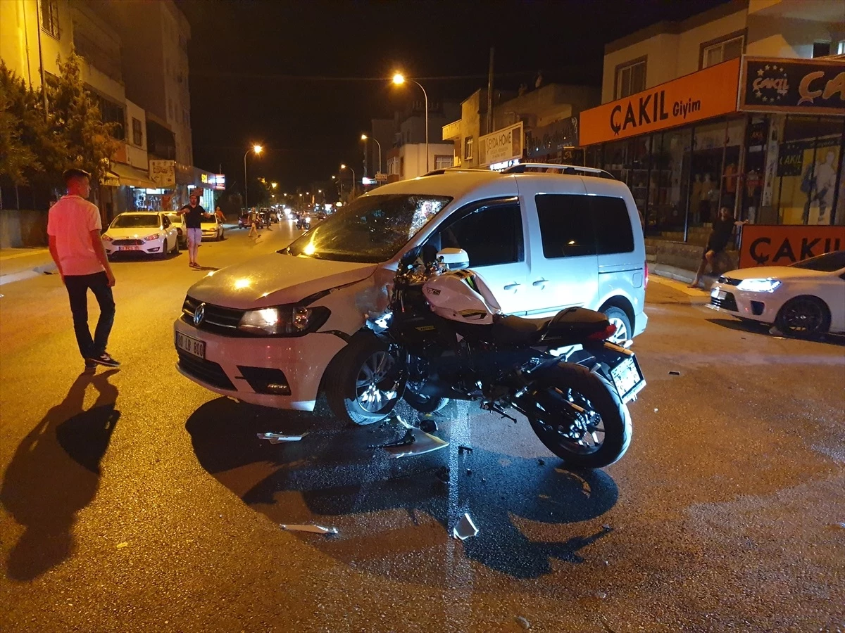 Kadirli'de Trafik Kazası 2 Kişi Yaralandı