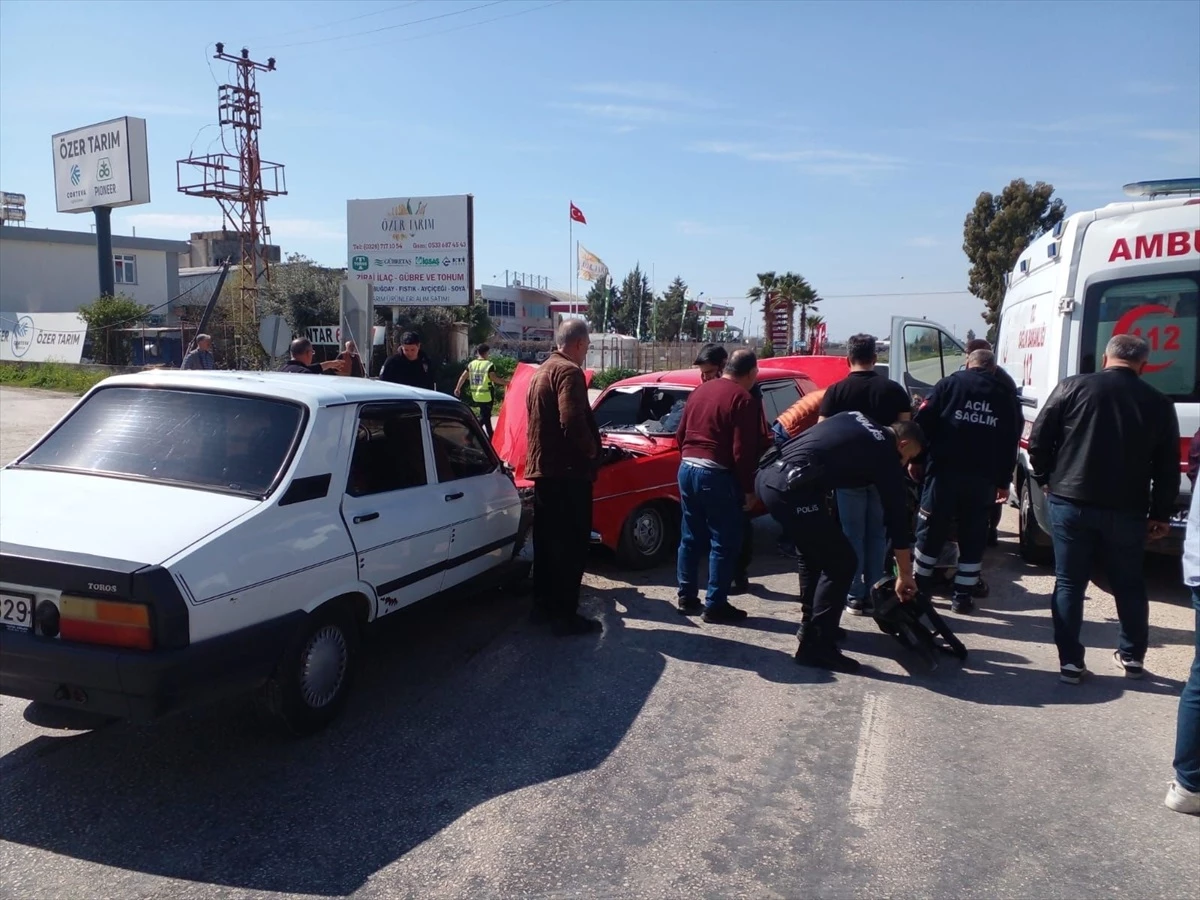 Osmaniye Kadirli'de Trafik Kazası: Beş Kişi Yaralandı